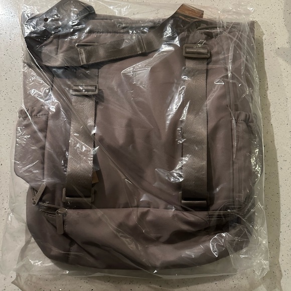 NWT BEYOND YOGA Convertible Gym Bag - Picture 10 of 10